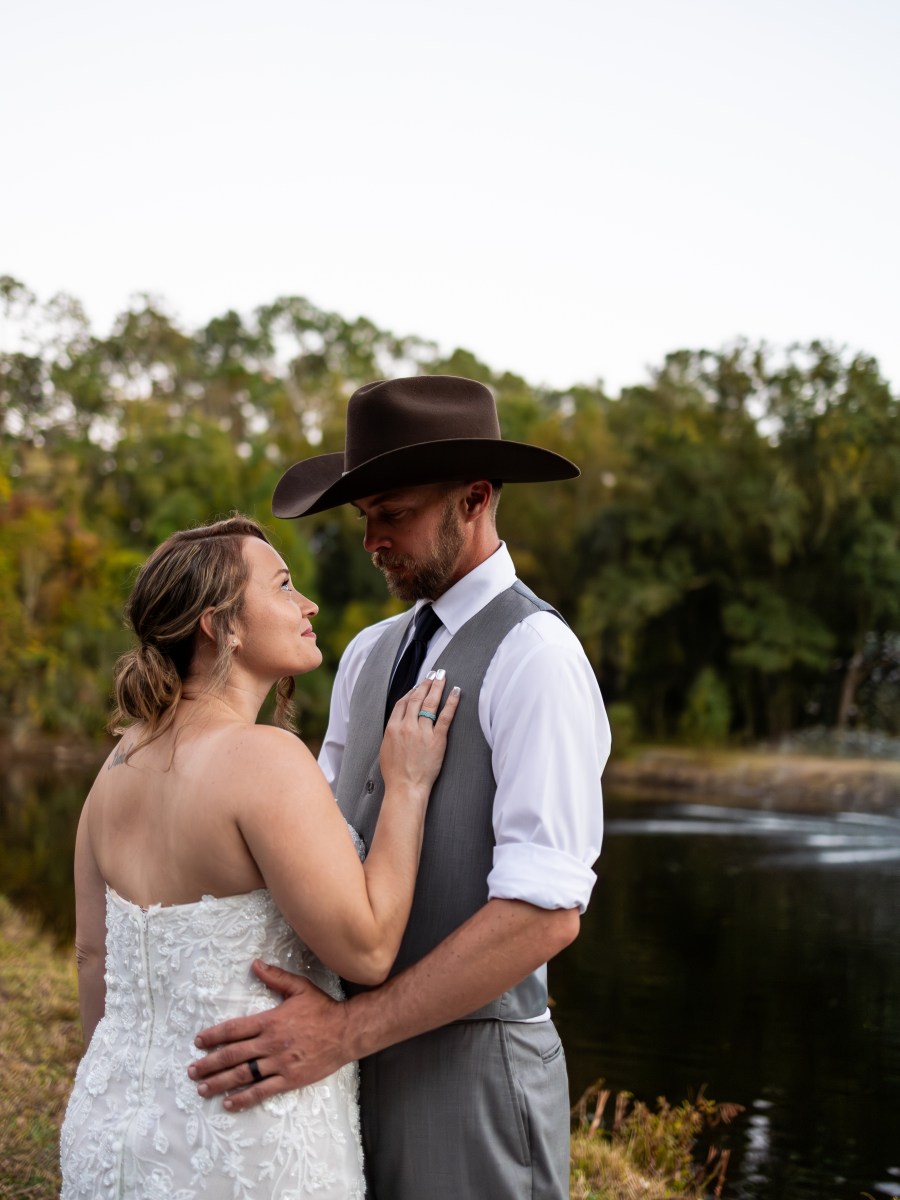 Backyard Wedding in Rural Jacksonville, Florida | Intimate Hometown Love&nbsp;Story